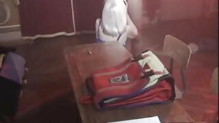 ಬಿಗಿಯಾದ ಸ್ಕರ್ಟ್‌ಗಳಲ್ ...